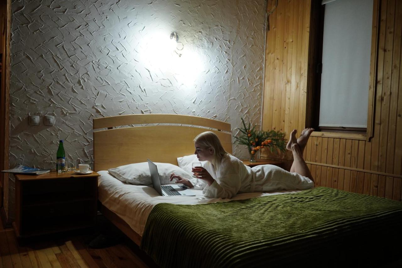 Girskiy Prutets Boekovel Buitenkant foto