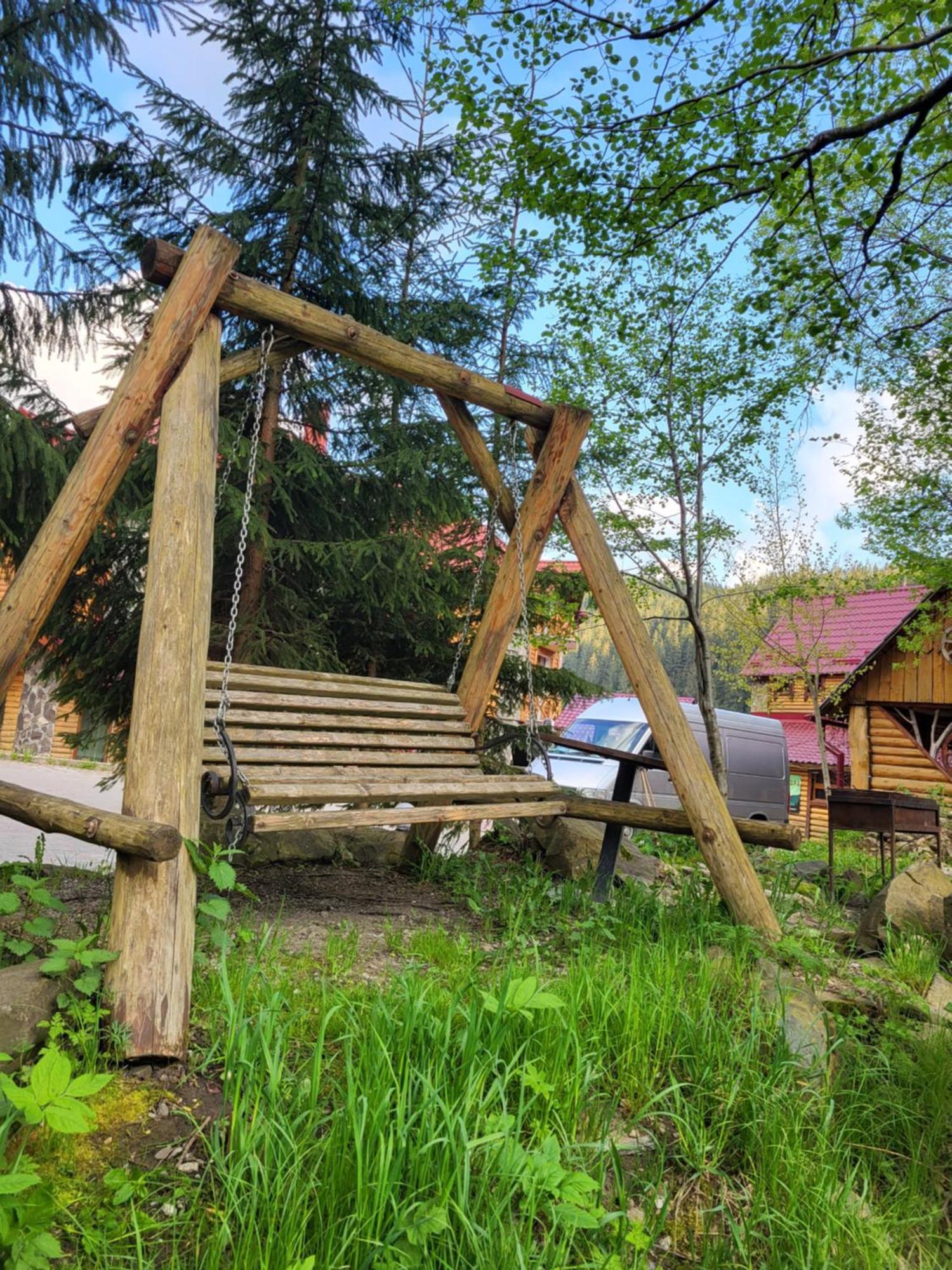 Girskiy Prutets Boekovel Buitenkant foto